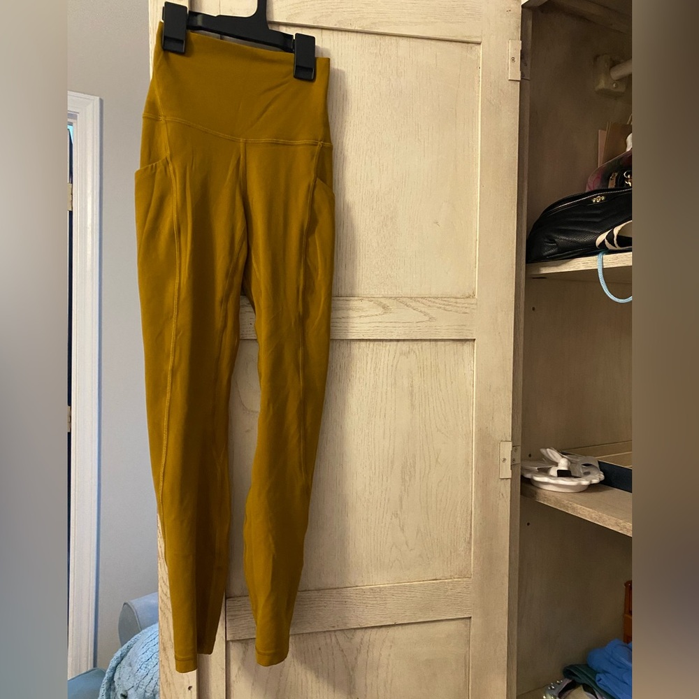 Fall is here with the gorgeous color on these soft, comfy Lululemon leggings.